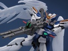 фотография MG XXXG-00W0 Wing Gundam Zero Custom Pearl Mirror Coating Ver.