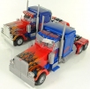 фотография Optimus Prime Leader Class with Battle Hook