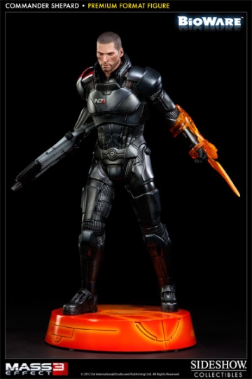 главная фотография Premium Format Figure Commander Shepard 