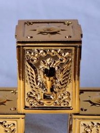 главная фотография JBOX Gold Bronze Saints: Pegasus Clothbox