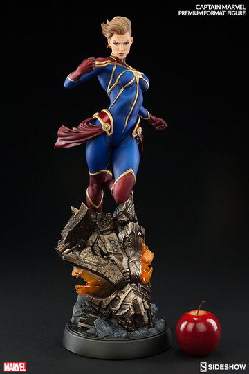 главная фотография Premium Format Figure Captain Marvel
