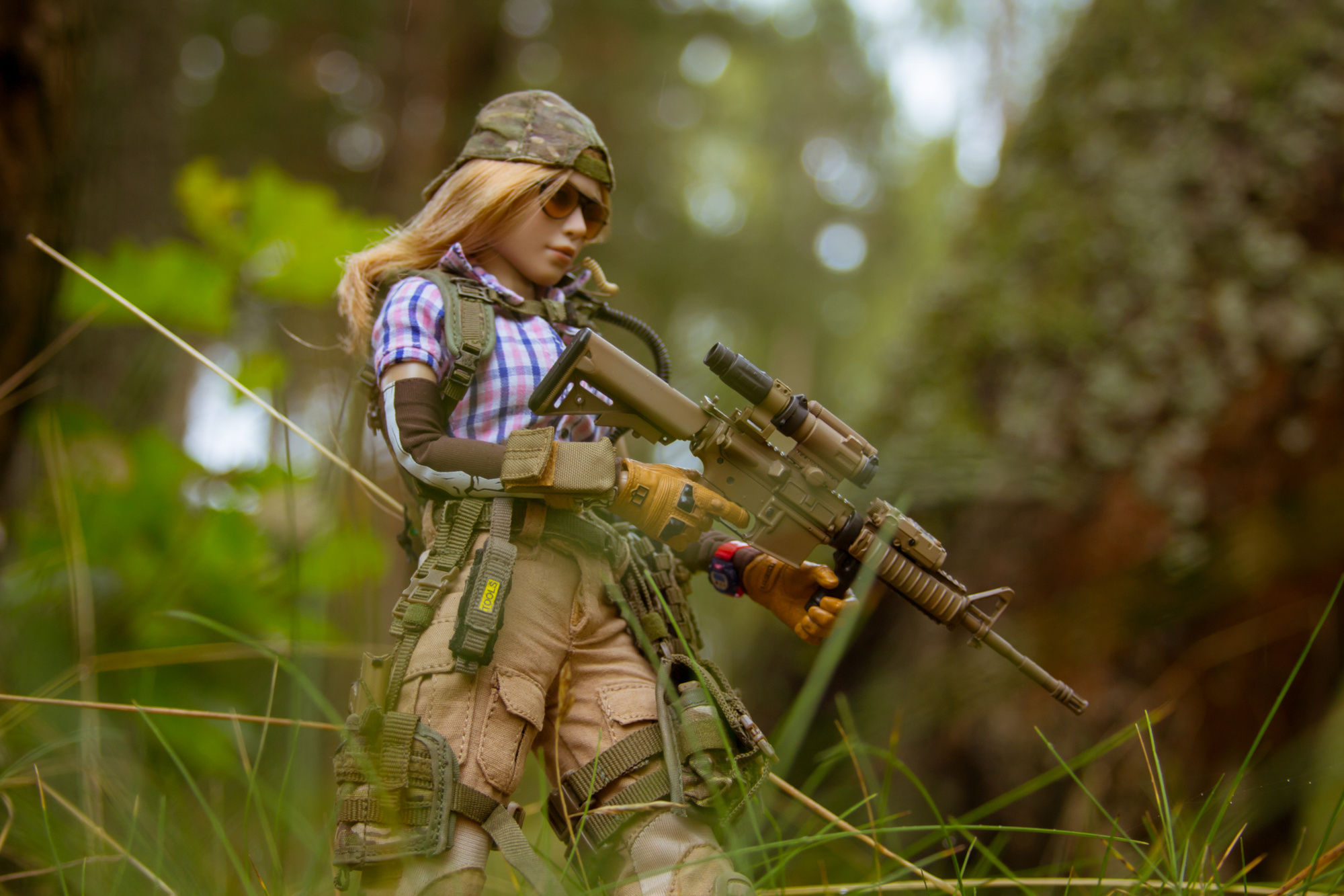 Combat girl. Коллекционные куклы милитари. Милитари Автор. Фон в стиле милитари. Геншин милитари.