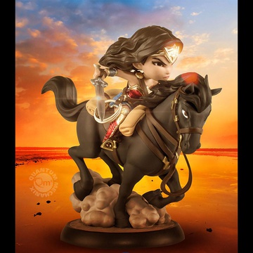 главная фотография Q-Fig Max Wonder Woman