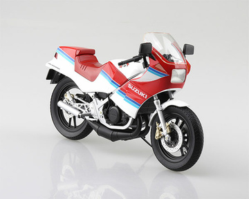 главная фотография 1/12 Complete Model Motorcycle SUZUKI RG250 Gamma Red x White