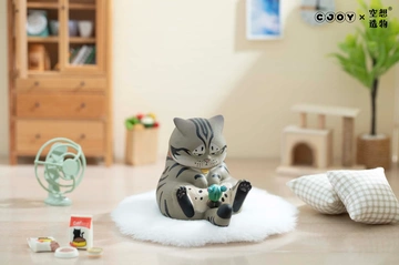 главная фотография Crotch Staring Cats Series 3: Grey cat